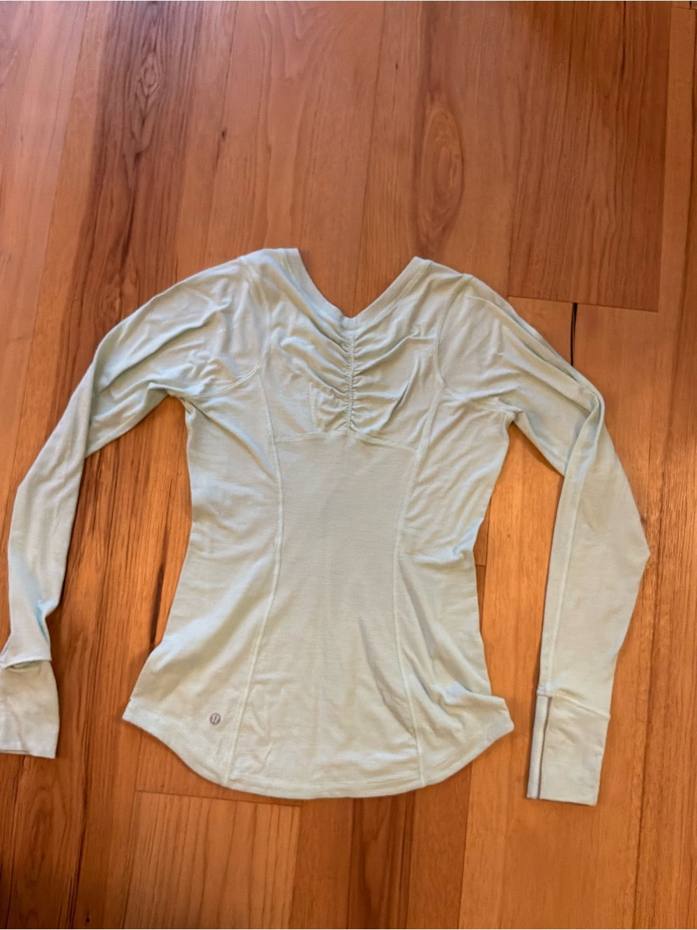 Lululemon Athletics Long-Sleeve V-Neck Top in Pale Sage, Size 4 - Picture 2 of 7